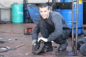 יחס עוטף וטיפול מקיף . מוסך האחים קמחי. צילום: איתן אלחדז 