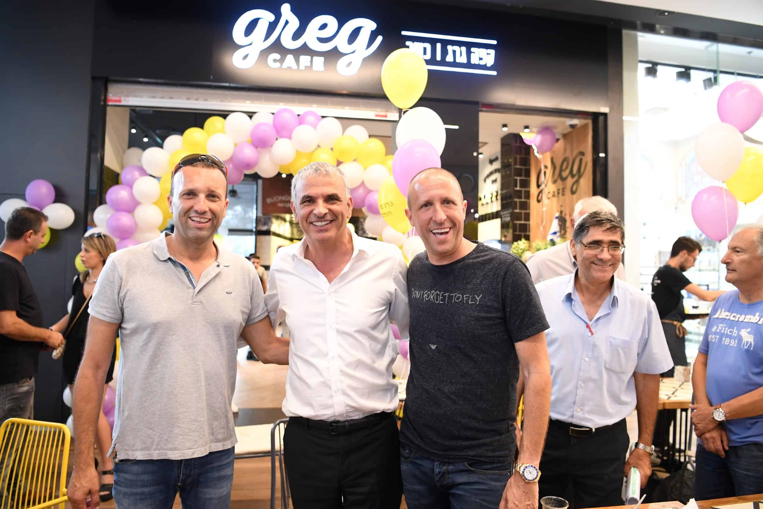 מימין גלעד אלמוג השר משה כחלון ויאיר מלכה צלם ראובן כהן (1) (Custom) (Custom)