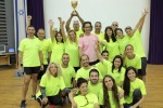 אלי שגיב בחולצה הורודה ועובדי החברה צלם אסף רביבו (1) (Custom)