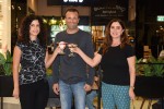 מימין דרורית ניצני יאיר מלכה ודפנה גיא שטגמן משיקים את יריית הפתיחה לפעילות ברשת למען חיילים בןדדים ישראלים צלם אלעד גוטמן1 (Custom)