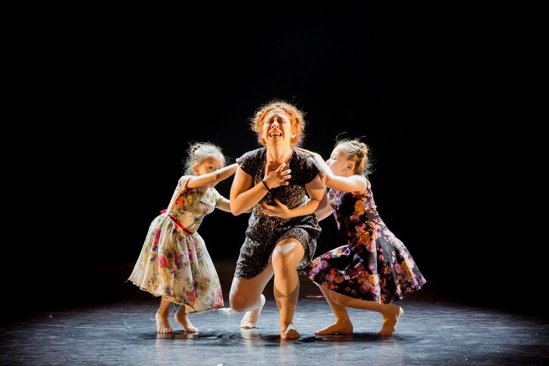 תערוכה לרקוד ולא לשכוח. ספקטור דנסינג אלזה לוד. תלבושות אוסף פרטי. צלמת נורית מוזס