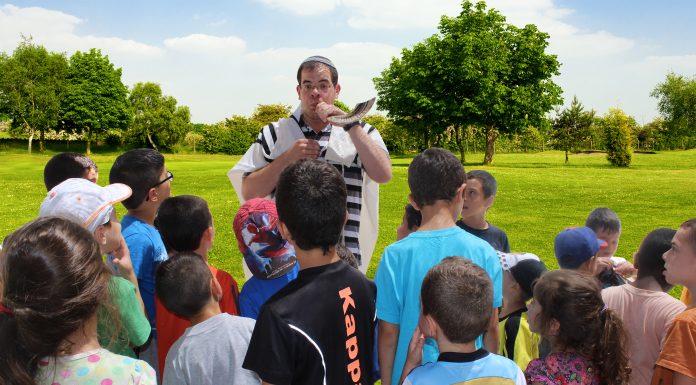 "דווקא בימים של שיח מפלג, עולה החשיבות בפרויקט תקיעות שופר המוניות לכולם"
