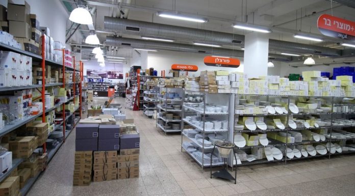 ארגל פותחת לראשונה את חנויותיה לקהל הרחב