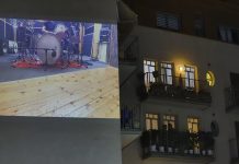 על קירות תל אביב משהו קורה הלילה