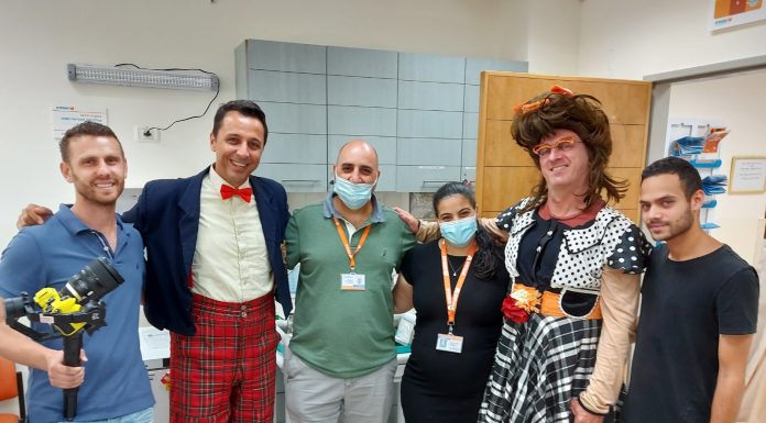 הדוד חיים צילם סרטון רשת במרפאת מאוחדת, ליוותה אותו האחות מזי אייסאו מרחובות