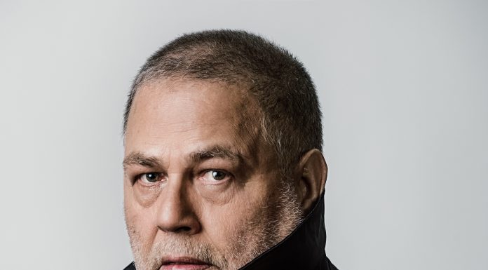 בקולו שלו