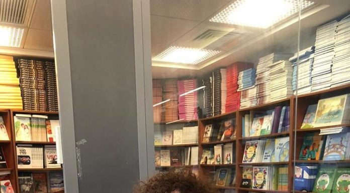 "רוצה לצייר אותך" פרופסור תמי רונן צילום ענת מחנאי