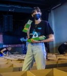 הדר אריאל מנהלת תקשורת שיווקית באמפמ במבצע ההתרמה לעמותת קבוצת שורשים צילום צפריר ניר (2)