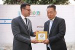 נובוקי סוגיהארה ודניאל וואיצ'ק צילום דויד סעד