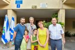 רון חולדאי ראש עיריית תל אביב- יפו ומשפחת לבינסון צילום כפיר סיוון (002)