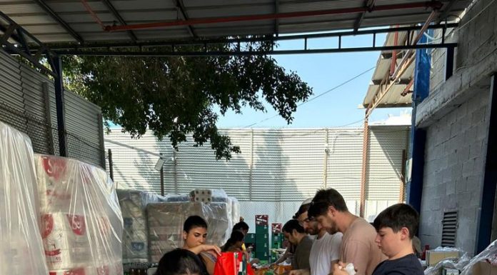 הטריבונה על שם בלה דיאמנט ז״ל: ״חרבות ברזל״