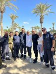 יעל בר זוהר גיא זוארץ ורוני איינסאנז עם צוותי חיל האויר צילום אסף לוי