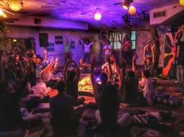 ניצולי הנובה שרו ובכו במעגל שירה עם מפונים