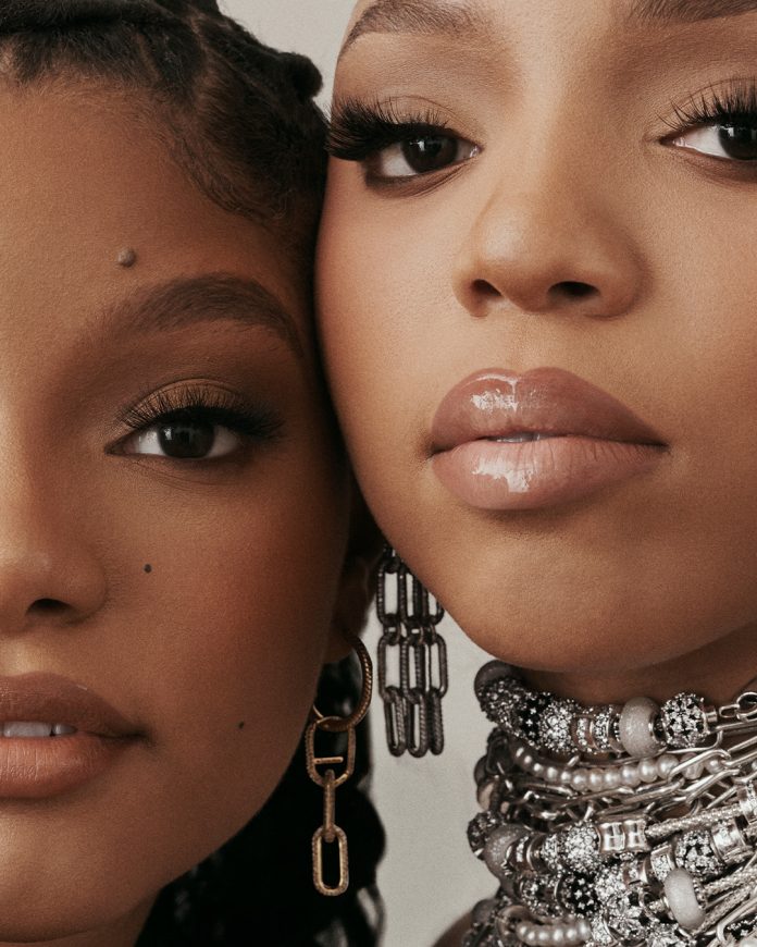 PANDORA וקלואי ביילי צילום יחצ חול הזמרת והשחקנית האלי ביילי (4)