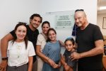 חניכת בית הכנסת באגף השיקום בבית החולים תל השומר – בתמונה אלברטו שמריה ובני משפחתו