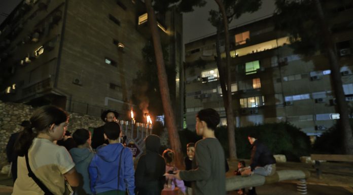 חנוכה בוער: מחלוקת בקרית אונו סביב הדלקת חנוכייה במרחב הציבורי