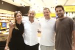 מימין אדם פרידלר , אוהד סנדלר, רמי לוי ונעמי סימן טוב צילום יחצ