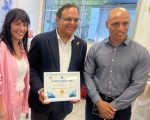 01. מימין לשמאל עמיחי בן שלוש ראש עיריית עכו , צורי דבוש יור קליל, וענת …