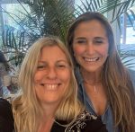 דנה ברגר נופשת במלון עין גדי לקראת הופעתה בטו באב עם רווי רז מנכלית המלון צ. סלפי