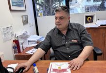 שלושים ואחת  שנים אחרי שנכנס לראשונה לסניף בנק הפועלים מהדר יוסף, רוני מור ממשיך לשנות חיים ולהוכיח שבנקאות זה לא רק עסק של מספרים