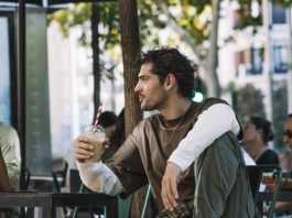 ATOOM- כשצועדים עם ומרגישים בלי