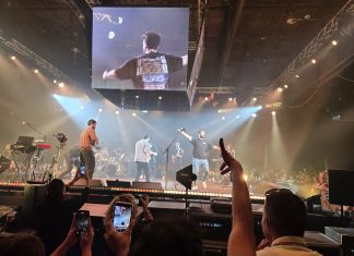 מופע צהריים חגיגי בהאנגר 11: התקווה 6 מארחים את רביד פלוטניק ומקהלת לב אופיר