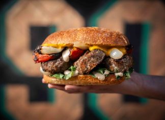 " S'90 דיינר" של השף פאדי יעיש מבית "חצר גולדמן"- חוגג שנה עם מנות חדשות אמריקאיות עם נגיעות מהמטבח הערבי ומבצע טעים במיוחד!