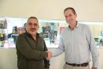 01. מימין לשמאל יוסי חורב, מנכ"ל דיפלומט ישראל, רן כצמן מנכ"ל חברת עי…