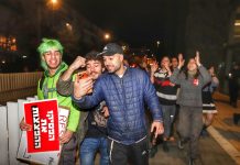 צפו בתיעוד הדרמתי : המצור על הכיכר: מרדכי דוד מול "הגוש האדום" – לילה של מעצרים בתל אביב