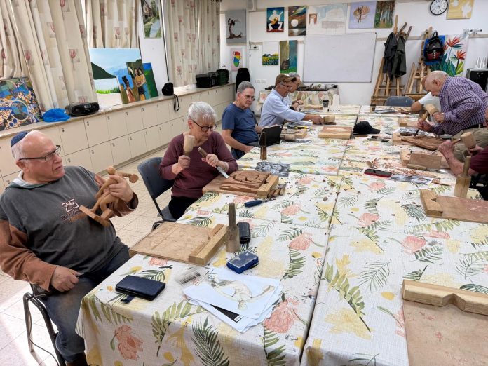 גיל הזהב רעננה. צילום סשה גליצקי