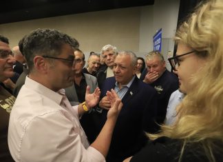 בלי פילטרים: גדי אייזנקוט מדבר על מחדל הממשלה, גיוס החרדים וסופג ביקורת מהשטח בכינוס בגני תקווה