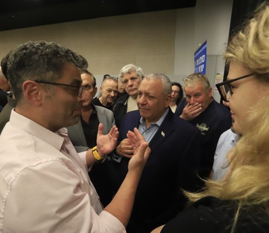 בלי פילטרים: גדי אייזנקוט מדבר על מחדל הממשלה, גיוס החרדים וסופג ביקורת מהשטח בכינוס בגני תקווה