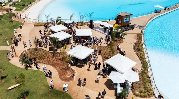 חגיגת "שבועות בלגונה" ב־Surf Park TLV: גלישה, אופנה ופעילויות לכל המשפחה באירוע הלבן של השנה