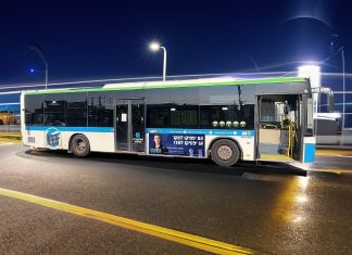 הקמפיין החריג של מתמודד הדמוקרטים לא משאיר פרות קדושות