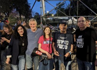 הישורת האחרונה – התומכים בנאווה רוזוליו ל"דמוקרטים": אהוד ברק, משה (בוגי) יעלון, דן חלוץ, הדס קליין, אחינועם ניני ואחרים