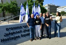 הכיכר שסירבה לשכוח: רחבת מוזיאון תל אביב הופכת רשמית ל"כיכר החטופים"