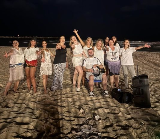 בין ריקוד לשחרור: ה"תשליך" הייחודי בחוף תל אביב צילום: עירן גבע